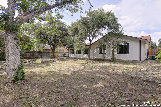 Listing photo id 41 for 2714 Floral Way
