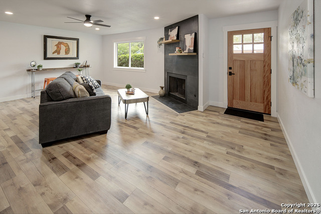 Listing photo id 3 for 2714 Floral Way