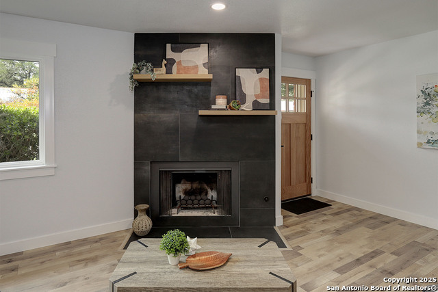 Listing photo id 7 for 2714 Floral Way
