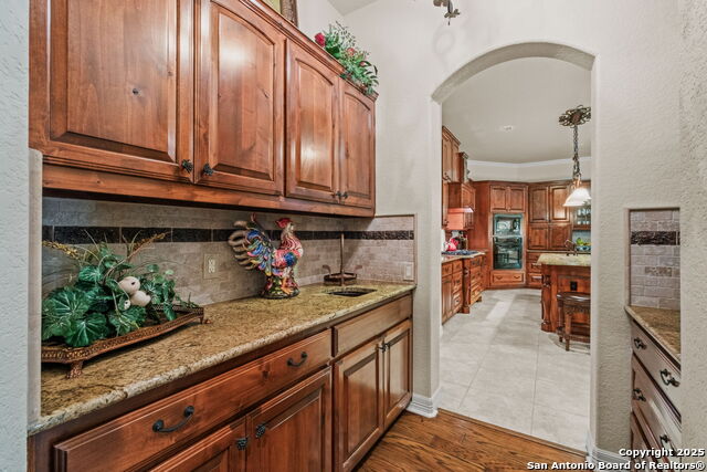 Listing photo id 9 for 20027 Buckhead