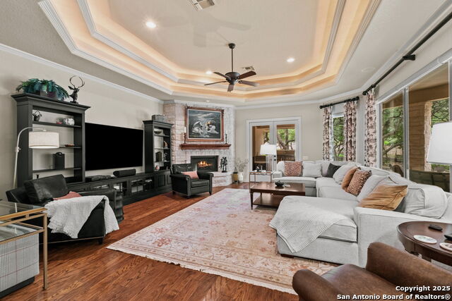 Listing photo id 18 for 20027 Buckhead