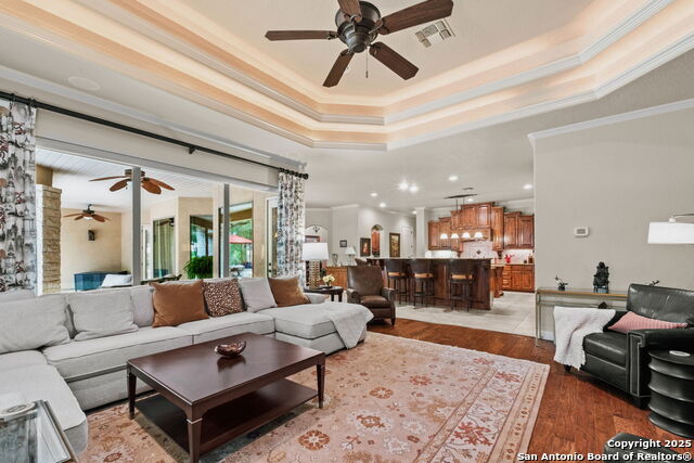 Listing photo id 19 for 20027 Buckhead