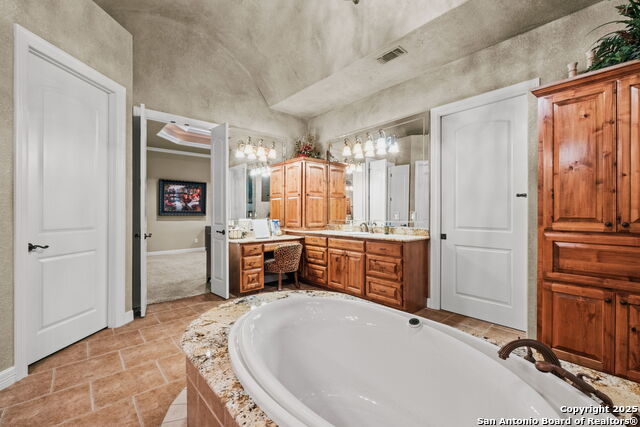 Listing photo id 24 for 20027 Buckhead