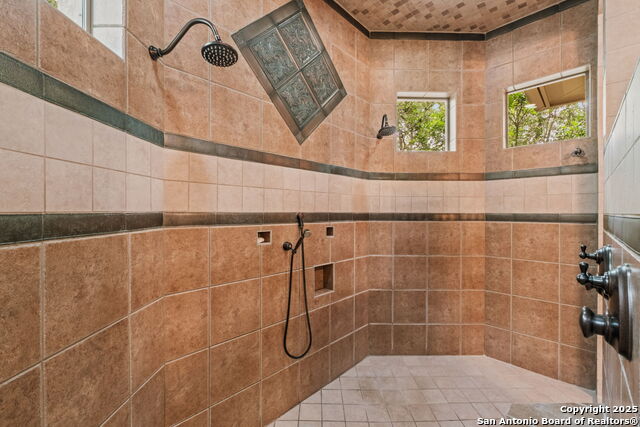 Listing photo id 25 for 20027 Buckhead