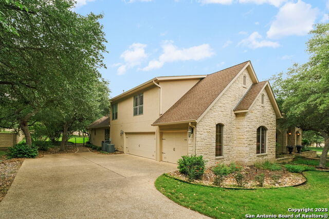 Listing photo id 3 for 20027 Buckhead