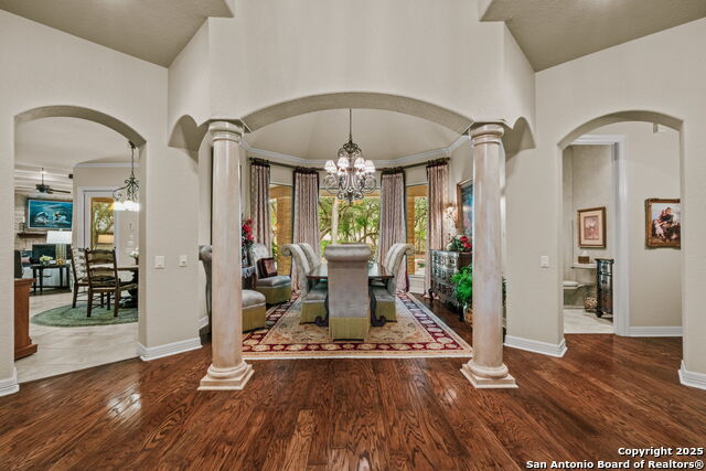 Listing photo id 7 for 20027 Buckhead