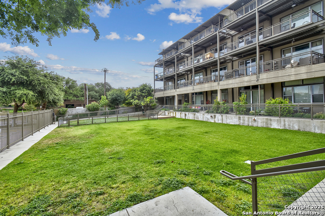 Listing photo id 0 for 831 Flores S 2212
