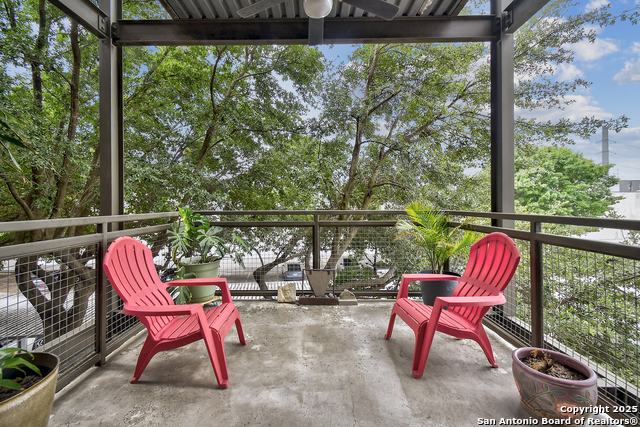 Listing photo id 20 for 831 Flores S 2212