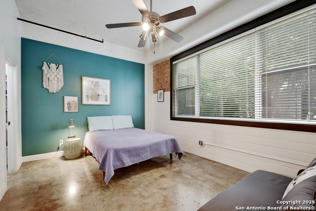 Listing photo id 6 for 831 Flores S 2212