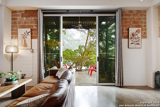 Listing photo id 7 for 831 Flores S 2212