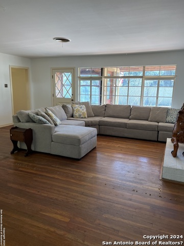 Listing photo id 8 for 6514 West Avenue