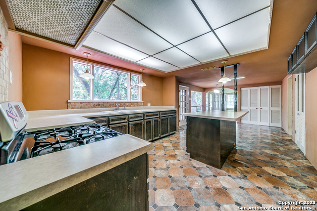 Listing photo id 12 for 6514 West Avenue
