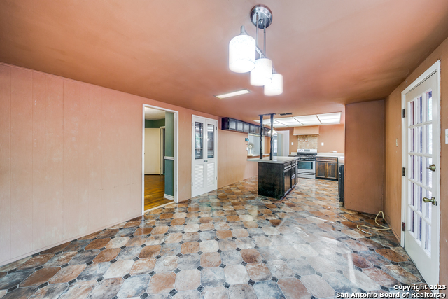 Listing photo id 14 for 6514 West Avenue