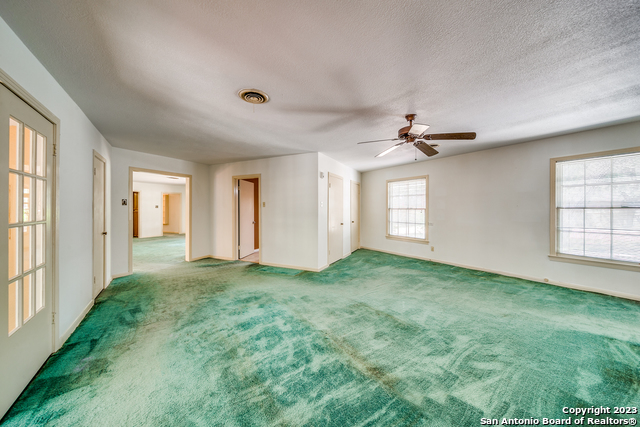 Listing photo id 16 for 6514 West Avenue