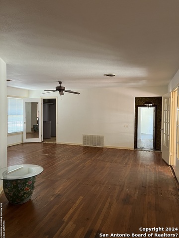 Listing photo id 17 for 6514 West Avenue