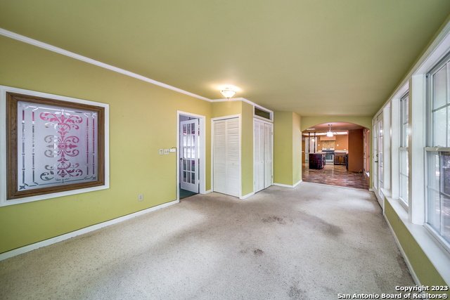 Listing photo id 19 for 6514 West Avenue