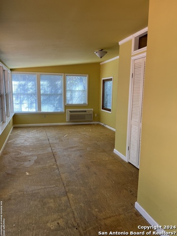 Listing photo id 20 for 6514 West Avenue