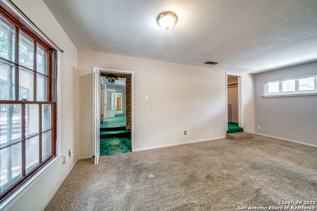 Listing photo id 25 for 6514 West Avenue