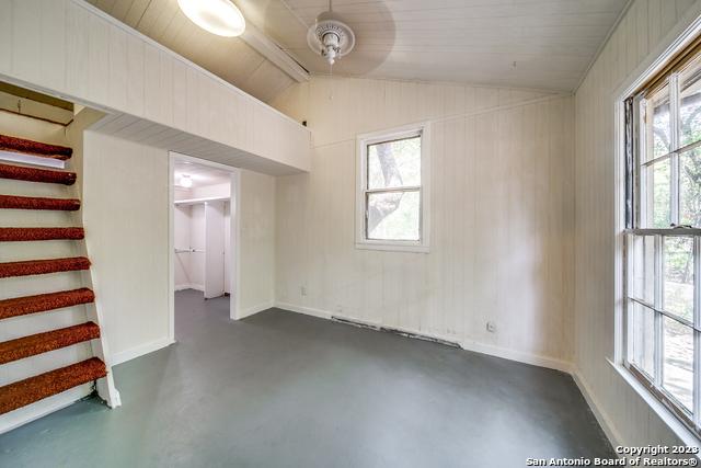 Listing photo id 27 for 6514 West Avenue