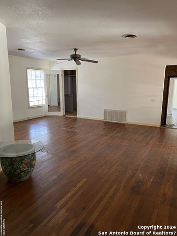 Listing photo id 2 for 6514 West Avenue