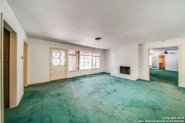 Listing photo id 3 for 6514 West Avenue