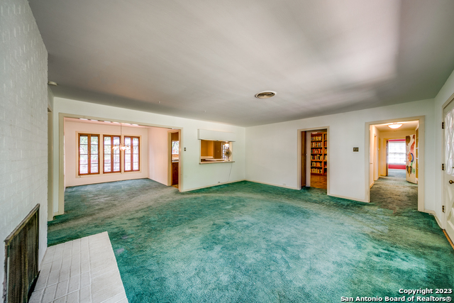 Listing photo id 5 for 6514 West Avenue