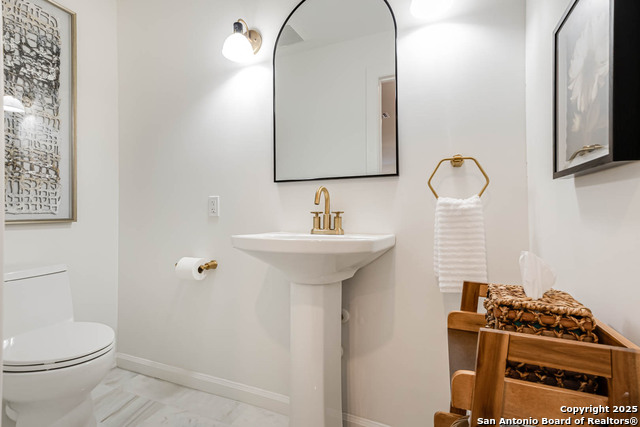 Listing photo id 8 for 264 Lullwood E