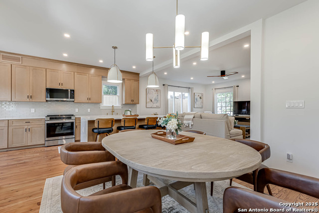 Listing photo id 13 for 264 Lullwood E