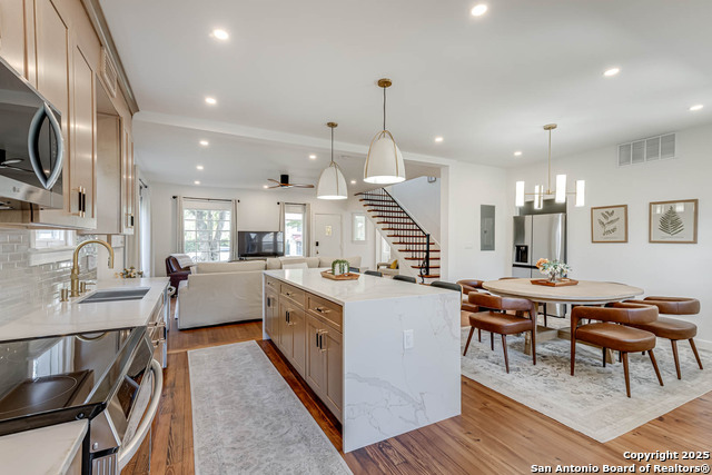 Listing photo id 15 for 264 Lullwood E