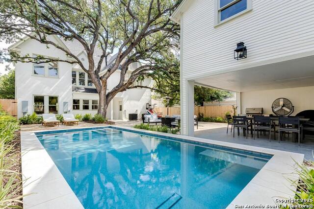 Listing photo id 0 for 264 Lullwood E
