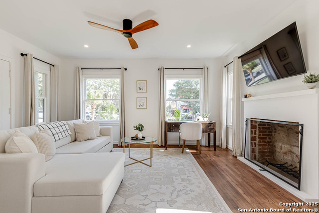 Listing photo id 21 for 264 Lullwood E