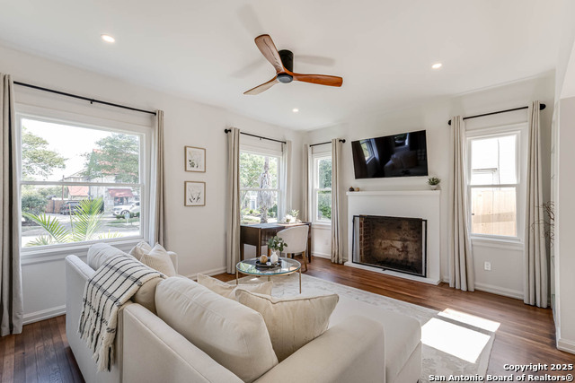 Listing photo id 22 for 264 Lullwood E