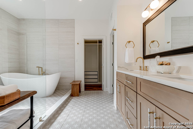 Listing photo id 24 for 264 Lullwood E