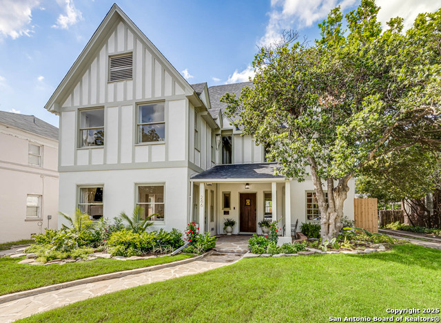 Listing photo id 1 for 264 Lullwood E