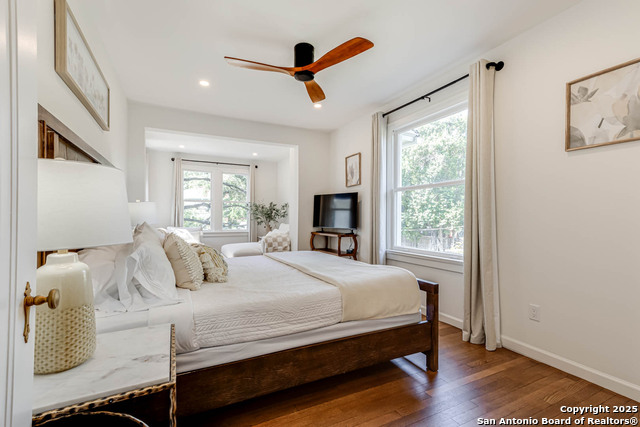 Listing photo id 35 for 264 Lullwood E