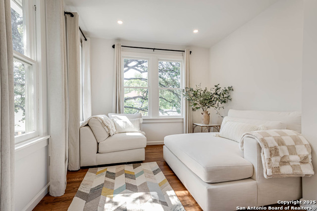 Listing photo id 37 for 264 Lullwood E