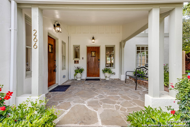 Listing photo id 2 for 264 Lullwood E