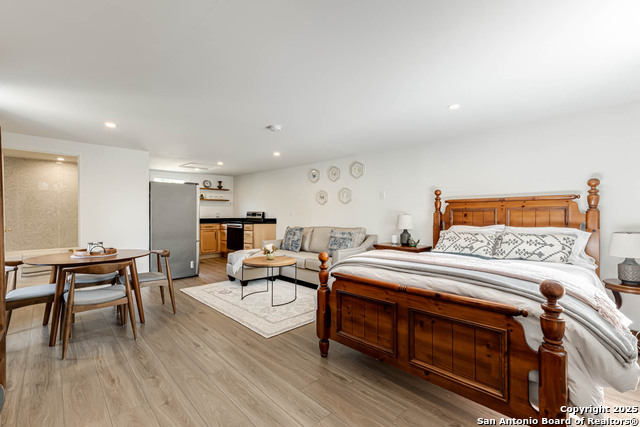 Listing photo id 40 for 264 Lullwood E
