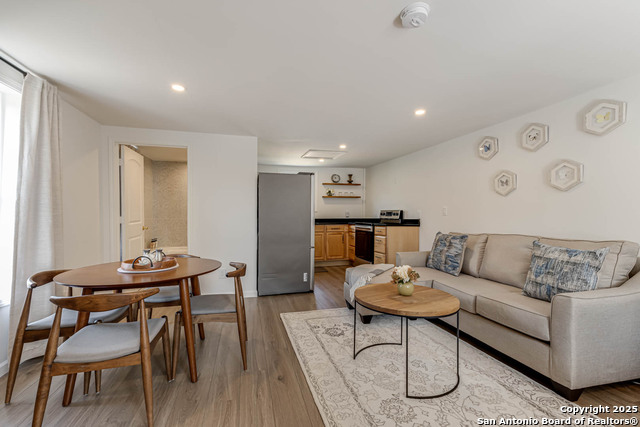 Listing photo id 41 for 264 Lullwood E