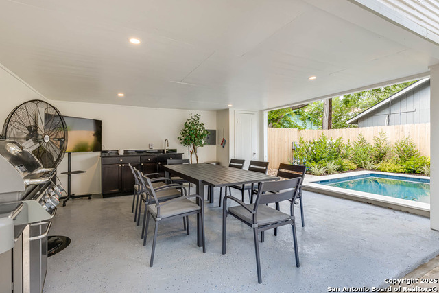 Listing photo id 46 for 264 Lullwood E