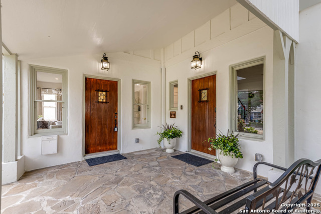Listing photo id 3 for 264 Lullwood E