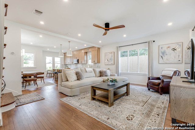 Listing photo id 4 for 264 Lullwood E