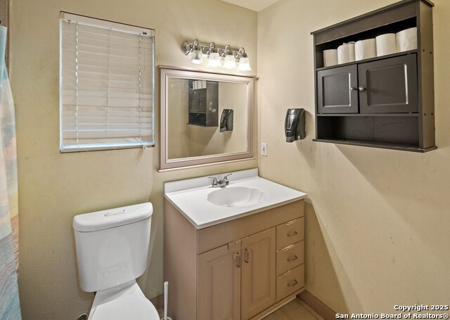 Listing photo id 12 for 6238 Big Valley