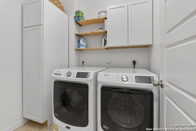 Listing photo id 9 for 8808 Straight Oaks