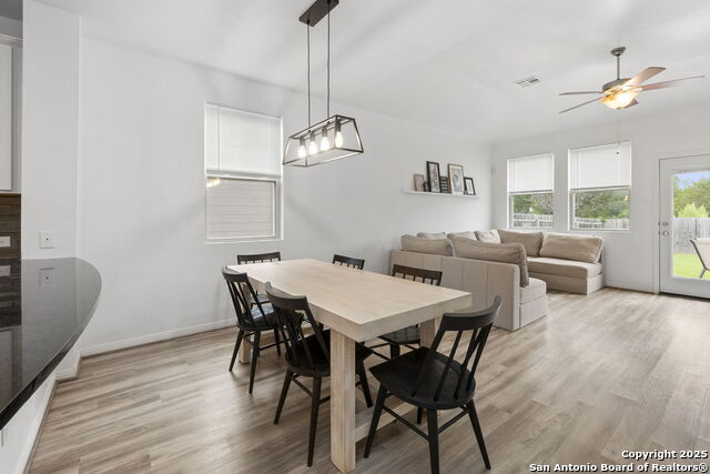 Listing photo id 10 for 8808 Straight Oaks