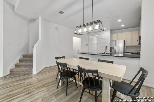 Listing photo id 11 for 8808 Straight Oaks