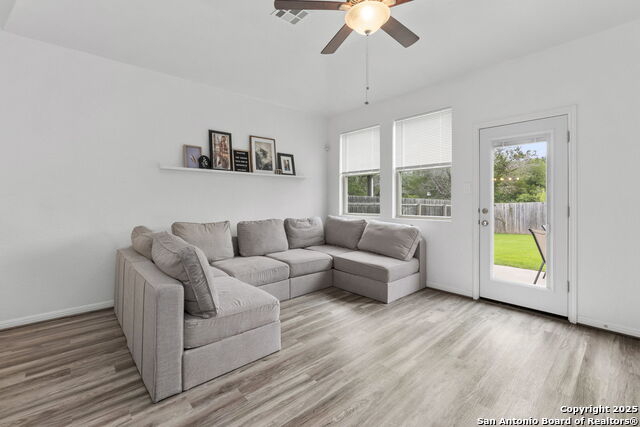 Listing photo id 12 for 8808 Straight Oaks