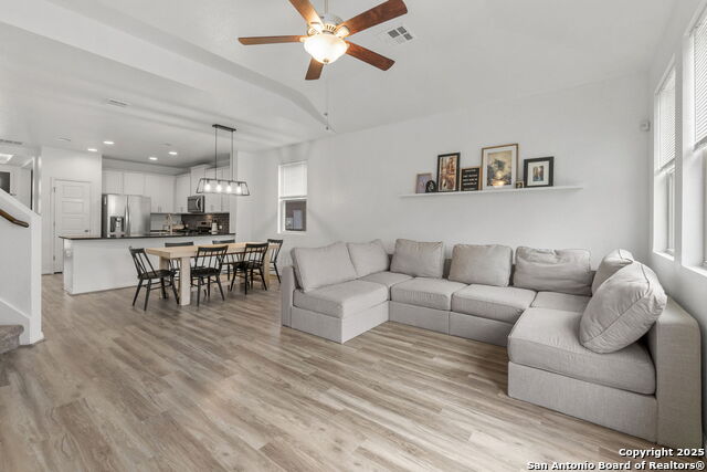 Listing photo id 13 for 8808 Straight Oaks