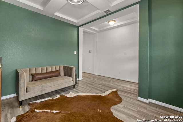 Listing photo id 4 for 8808 Straight Oaks