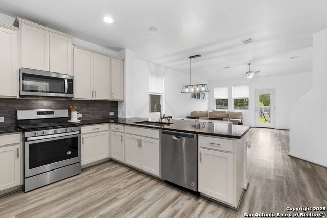 Listing photo id 5 for 8808 Straight Oaks